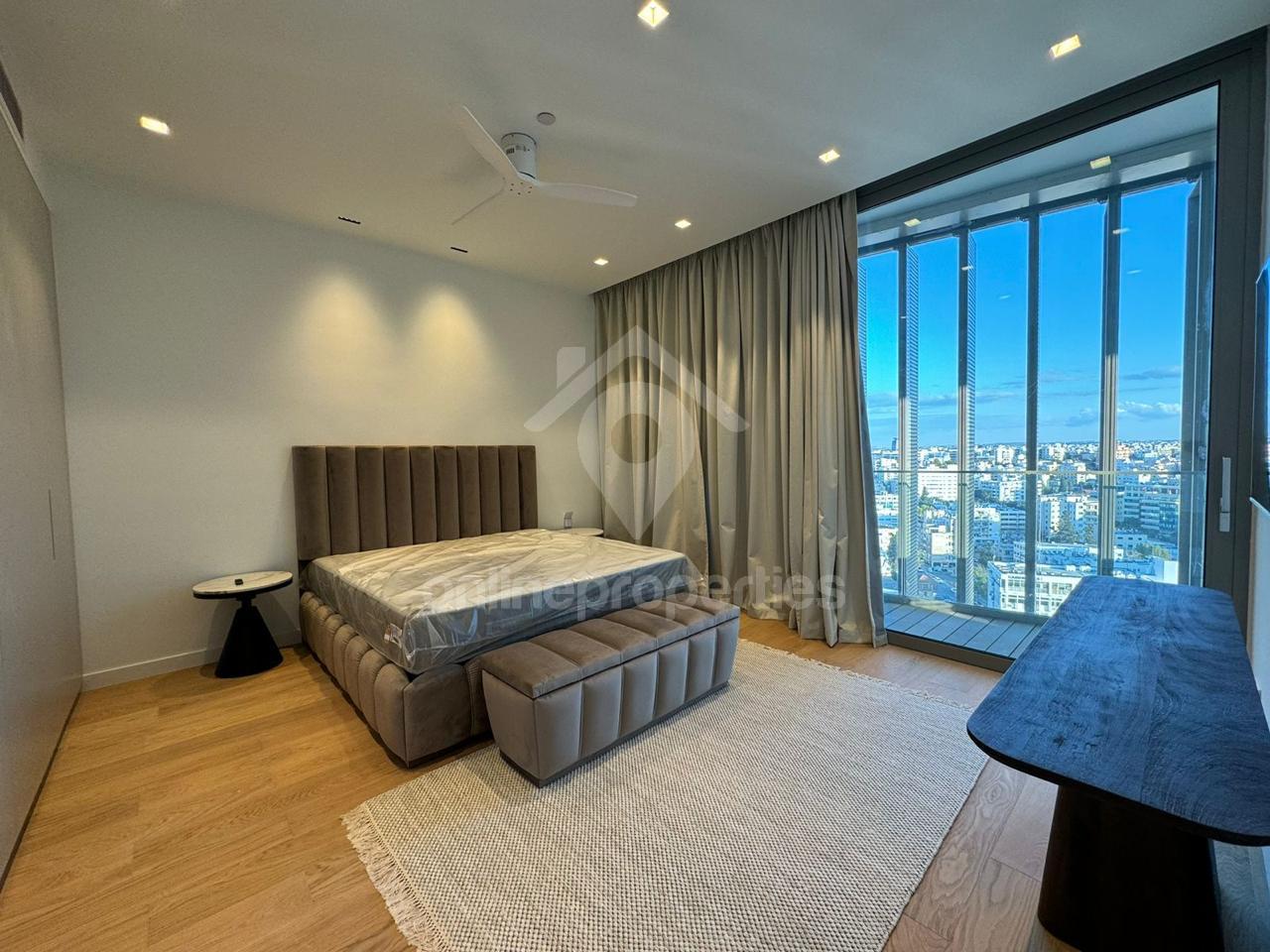 To change image, hover mouse over thumbnails below