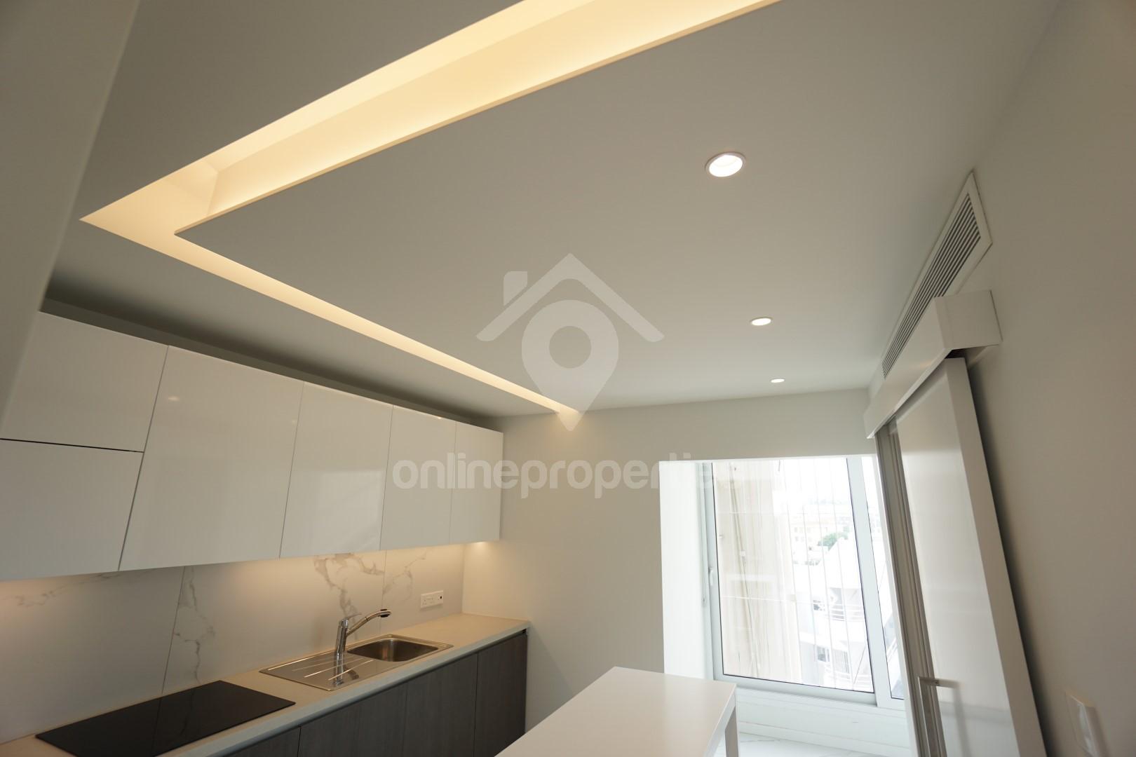 To change image, hover mouse over thumbnails below