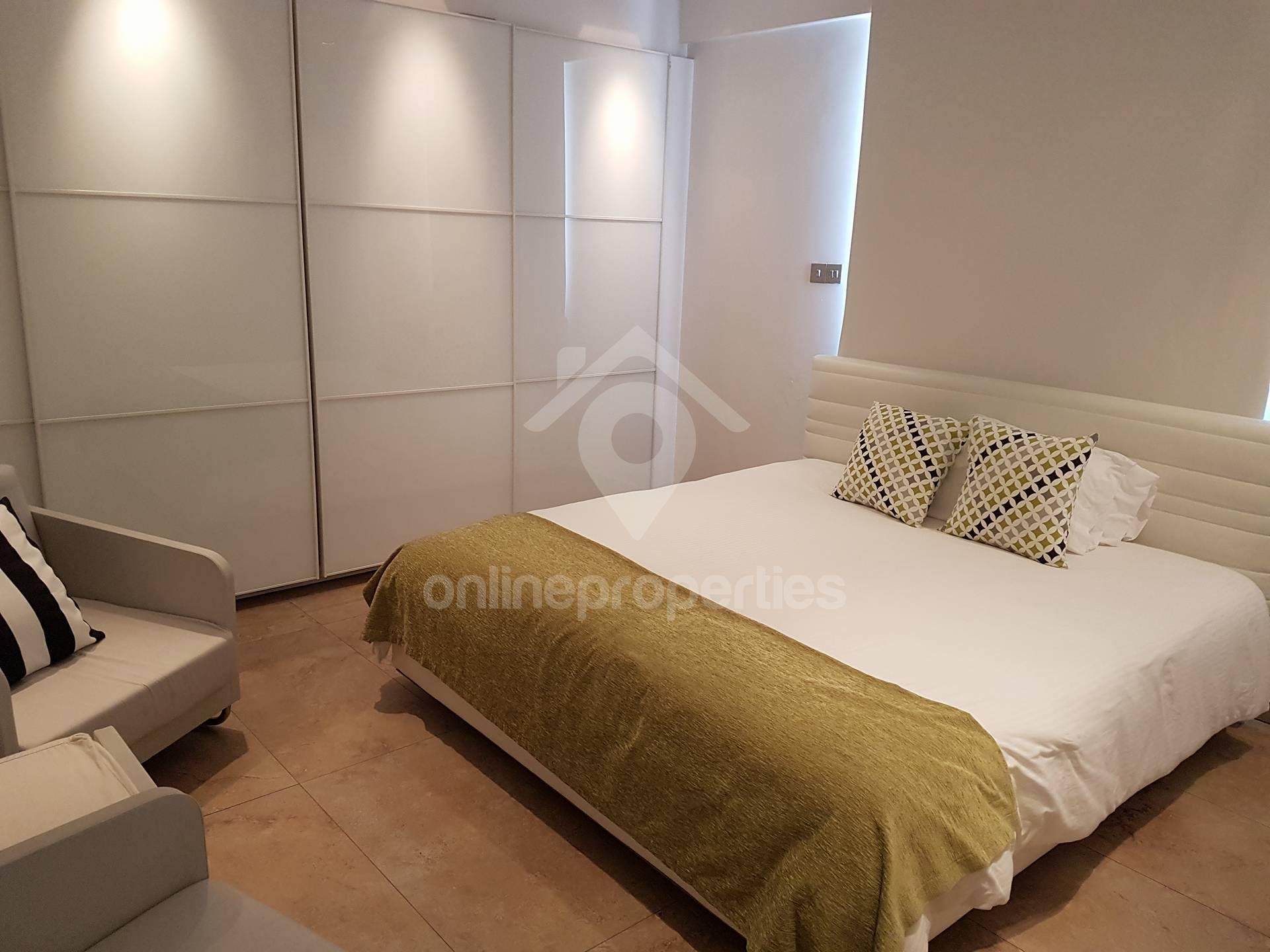 To change image, hover mouse over thumbnails below