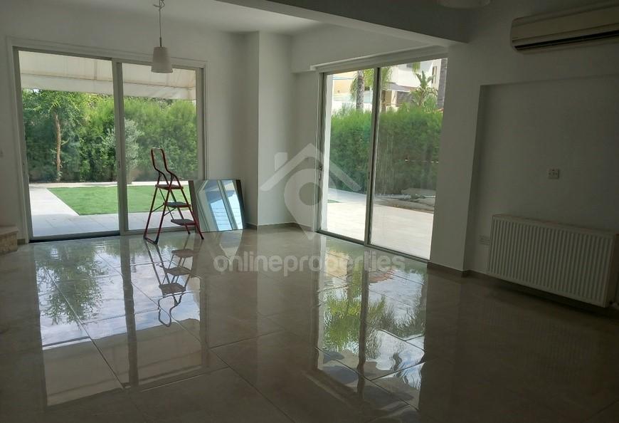 To change image, hover mouse over thumbnails below