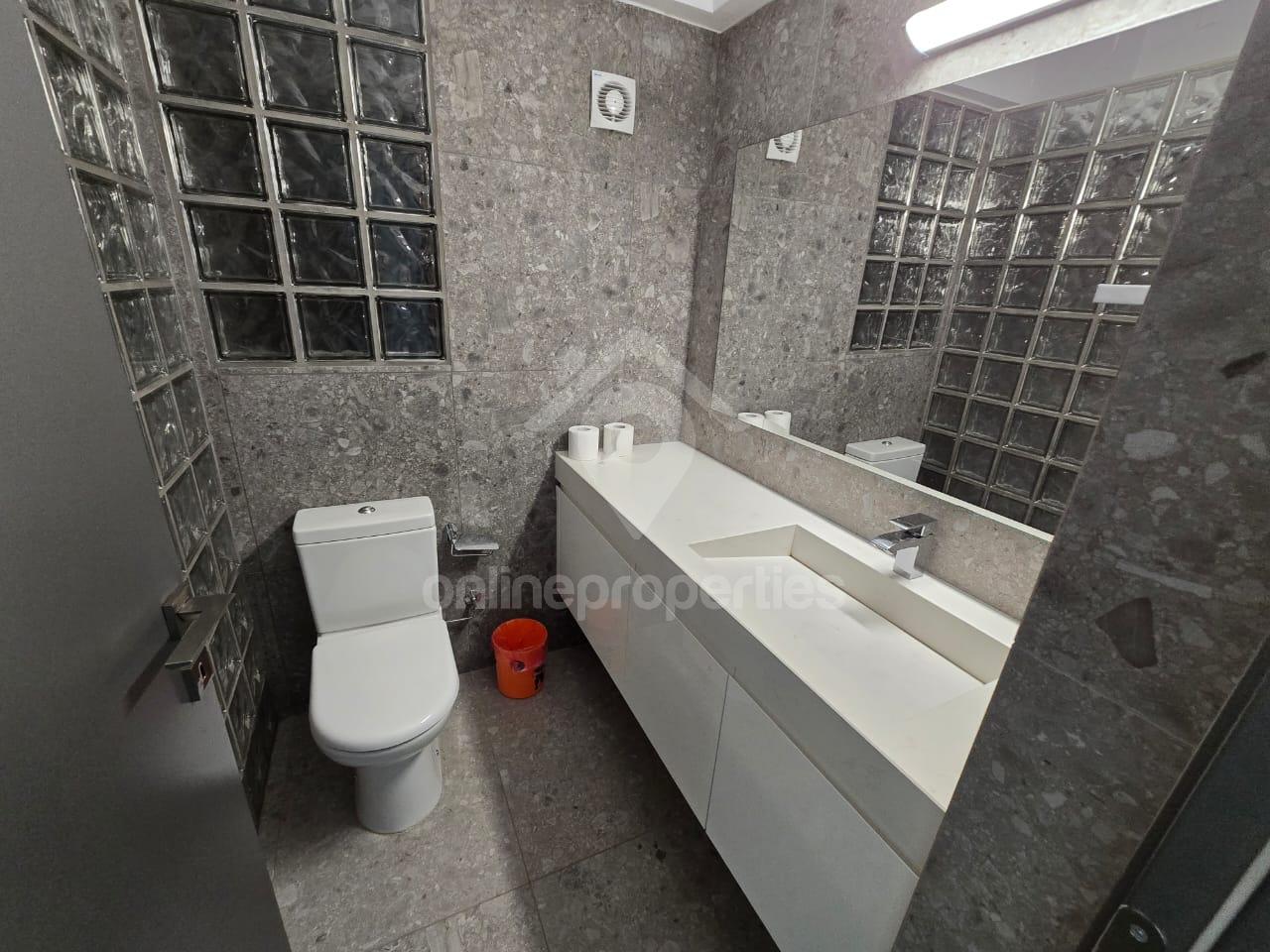 To change image, hover mouse over thumbnails below