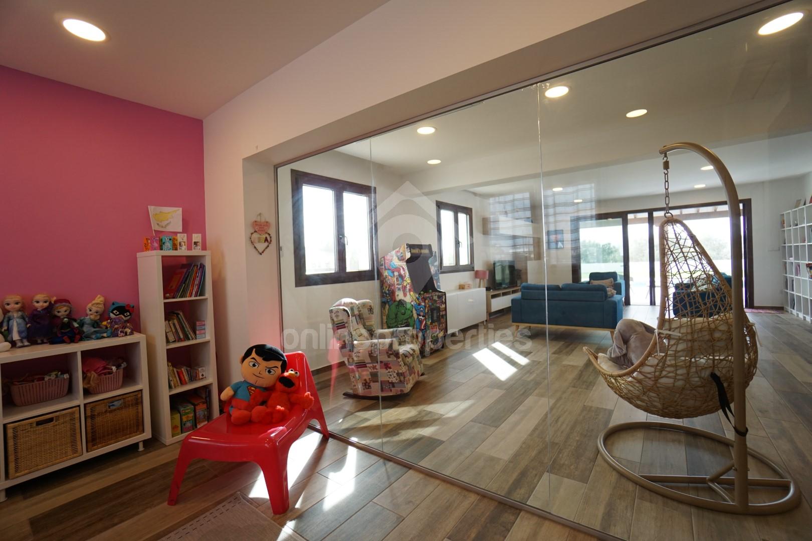 To change image, hover mouse over thumbnails below