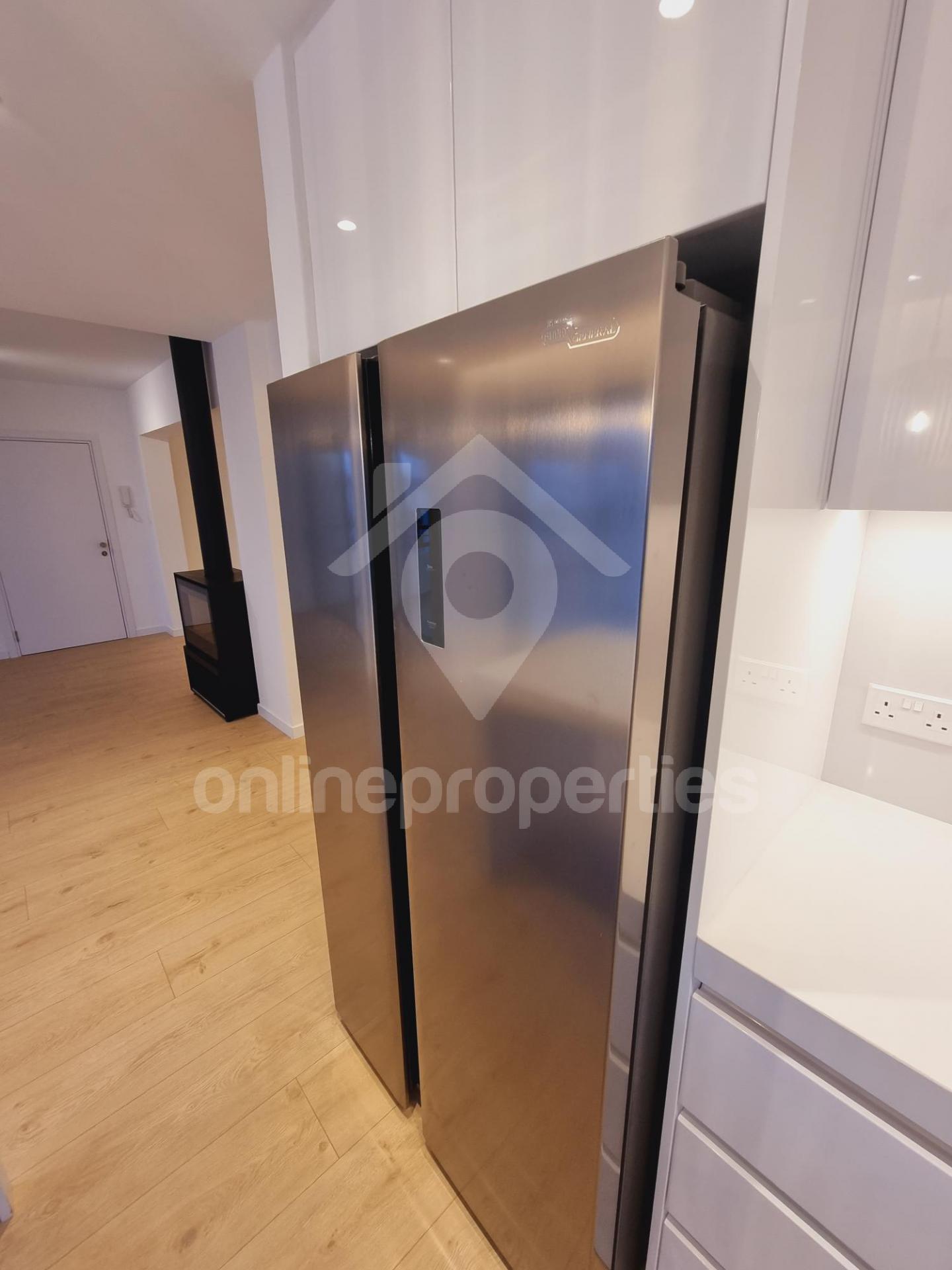 To change image, hover mouse over thumbnails below