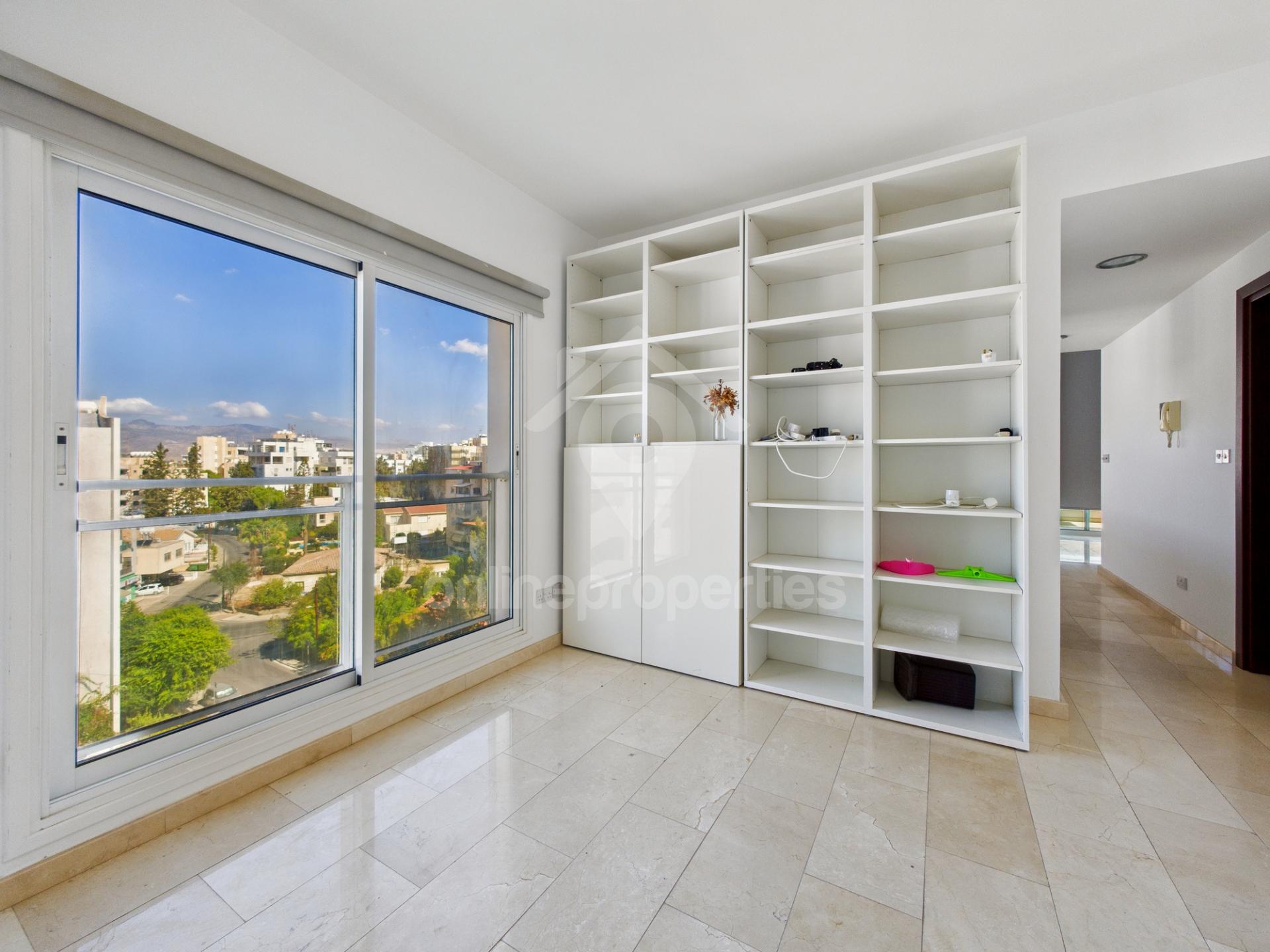 To change image, hover mouse over thumbnails below