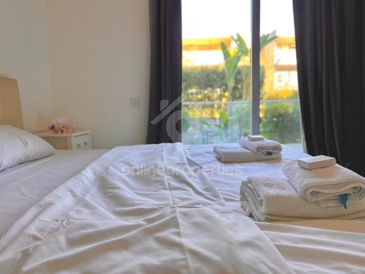 To change image, hover mouse over thumbnails below