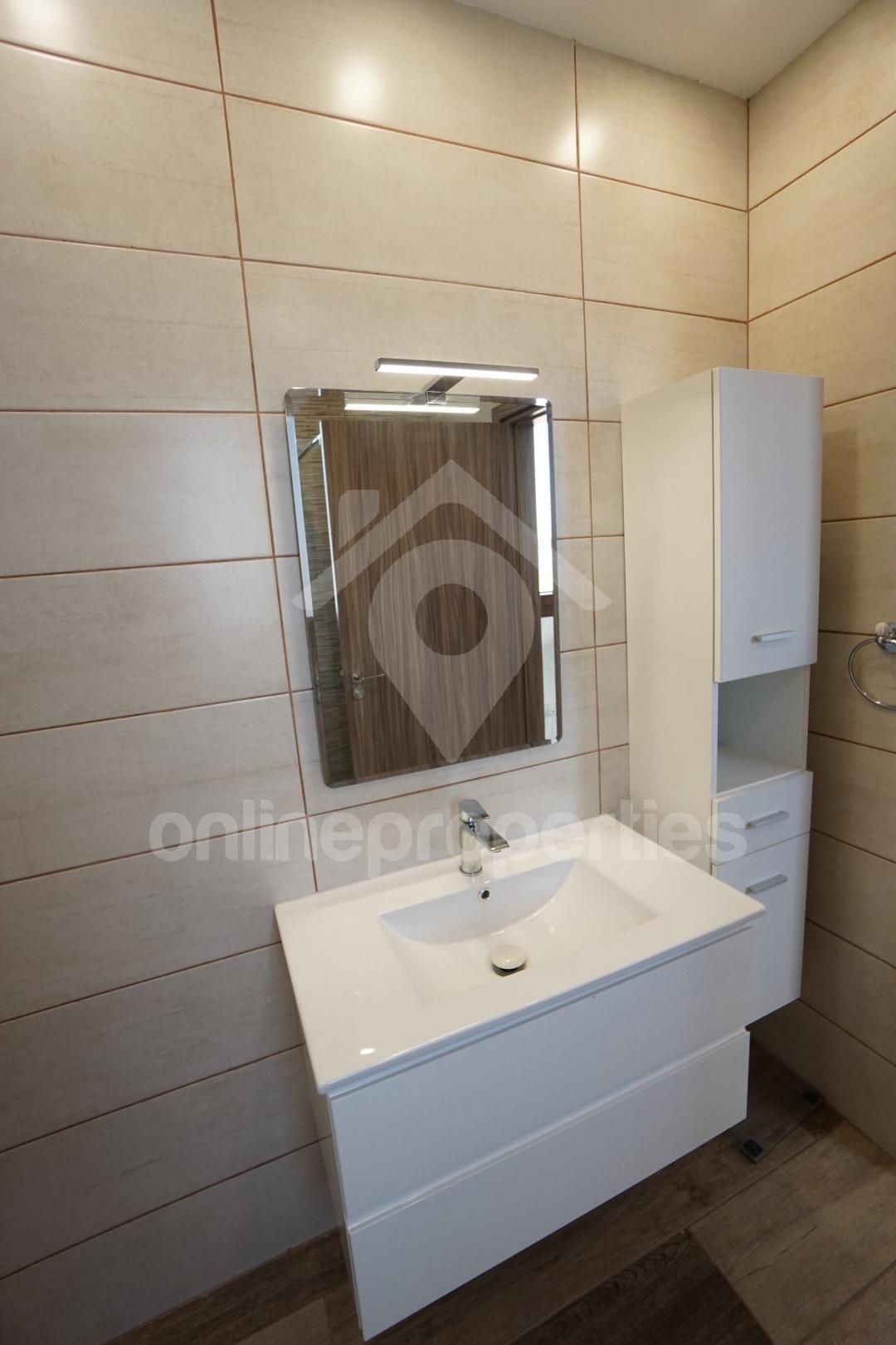 To change image, hover mouse over thumbnails below