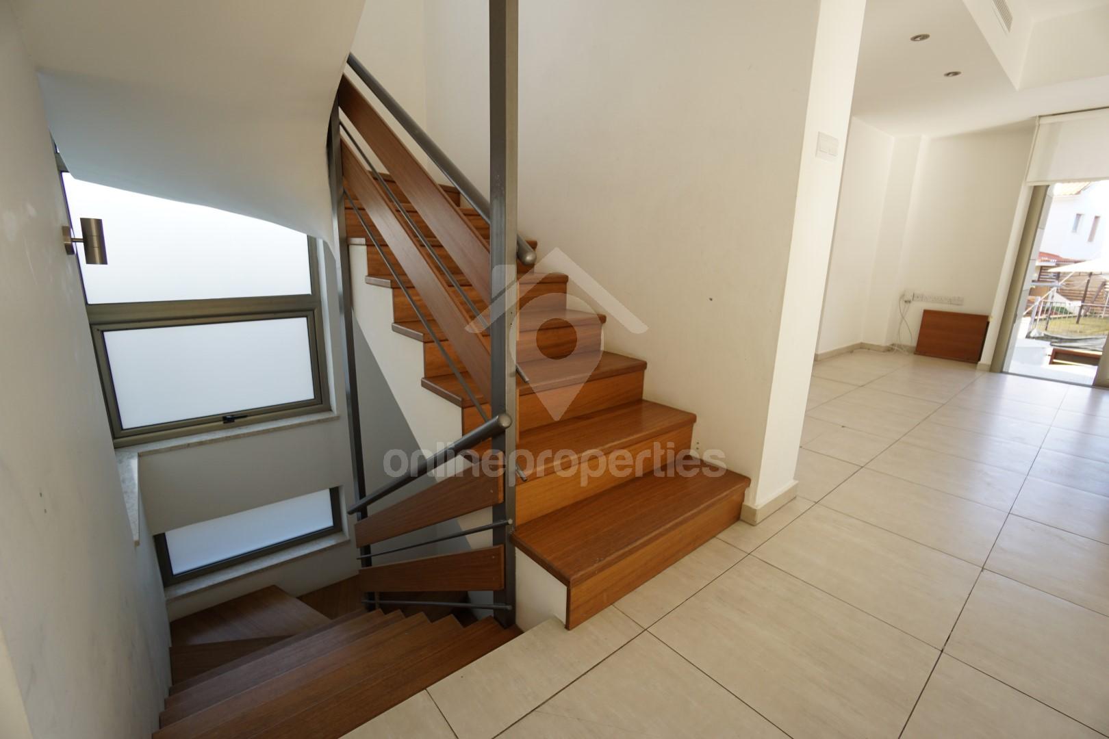 To change image, hover mouse over thumbnails below