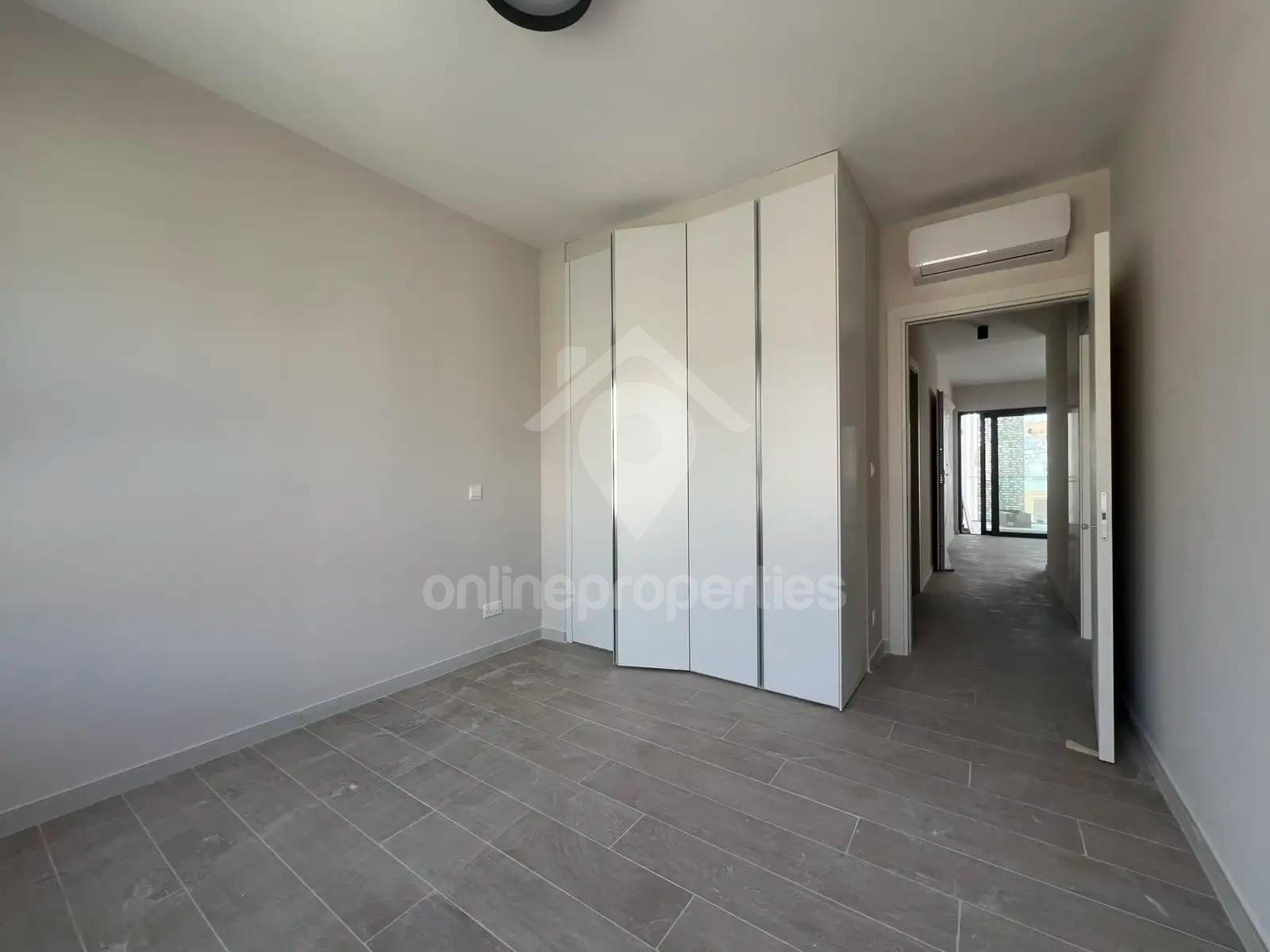 To change image, hover mouse over thumbnails below