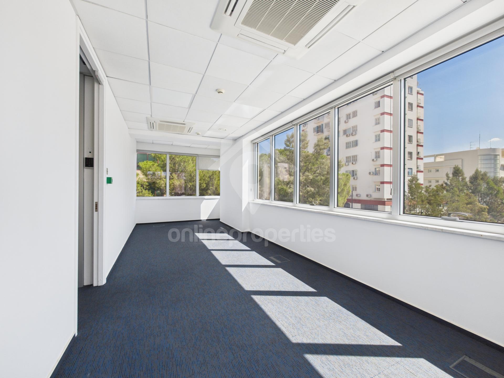 To change image, hover mouse over thumbnails below