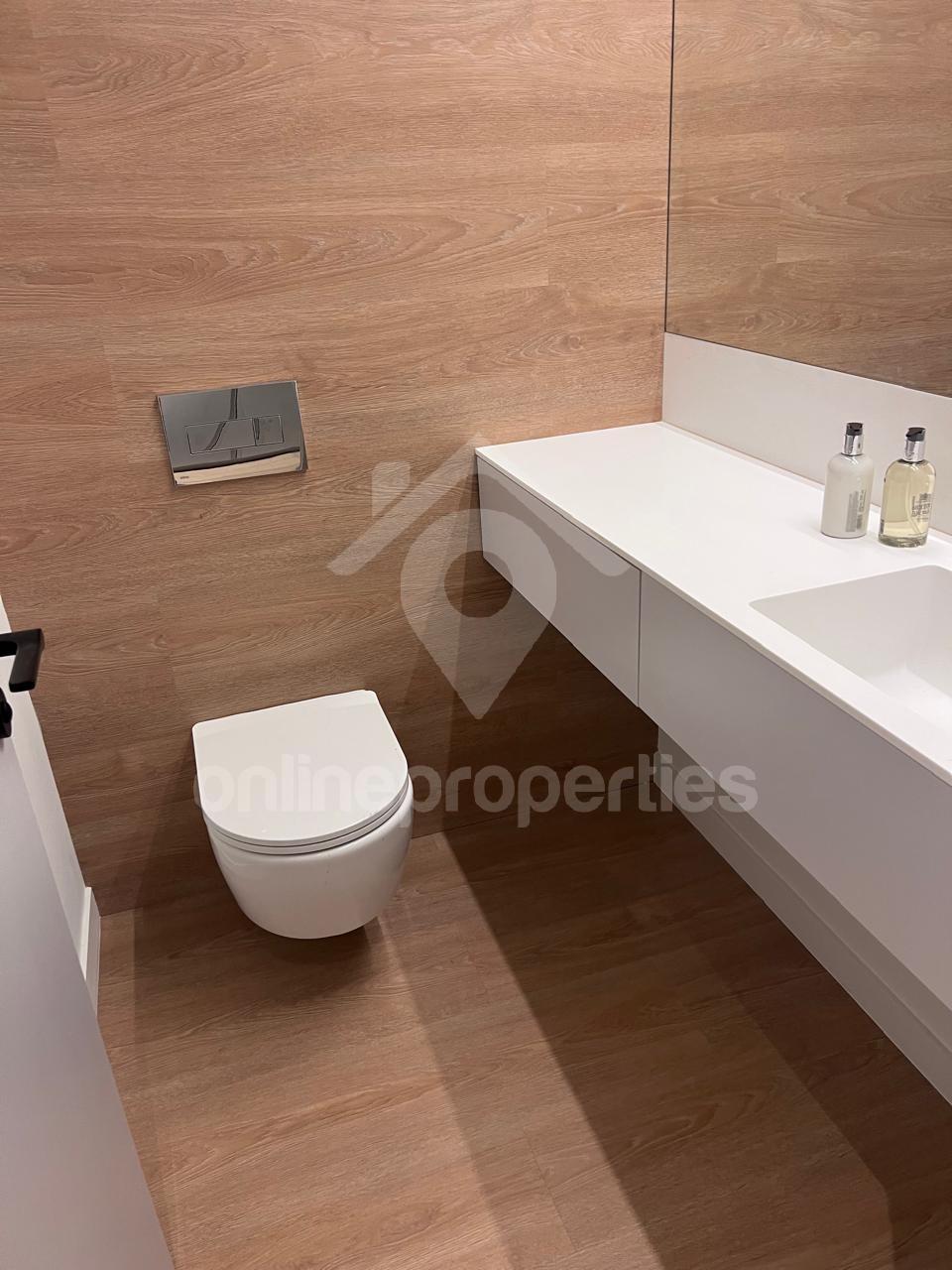 To change image, hover mouse over thumbnails below