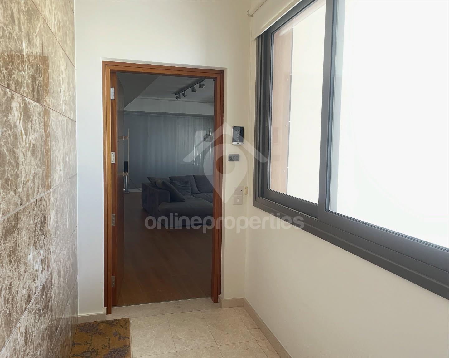 To change image, hover mouse over thumbnails below