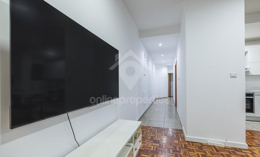 To change image, hover mouse over thumbnails below