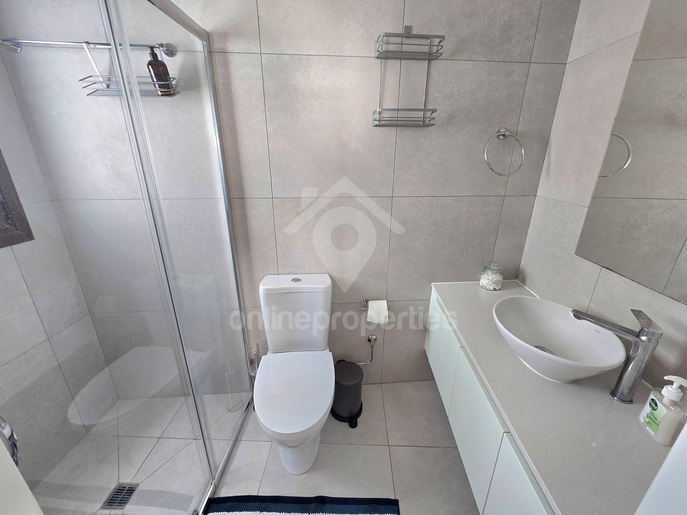 To change image, hover mouse over thumbnails below