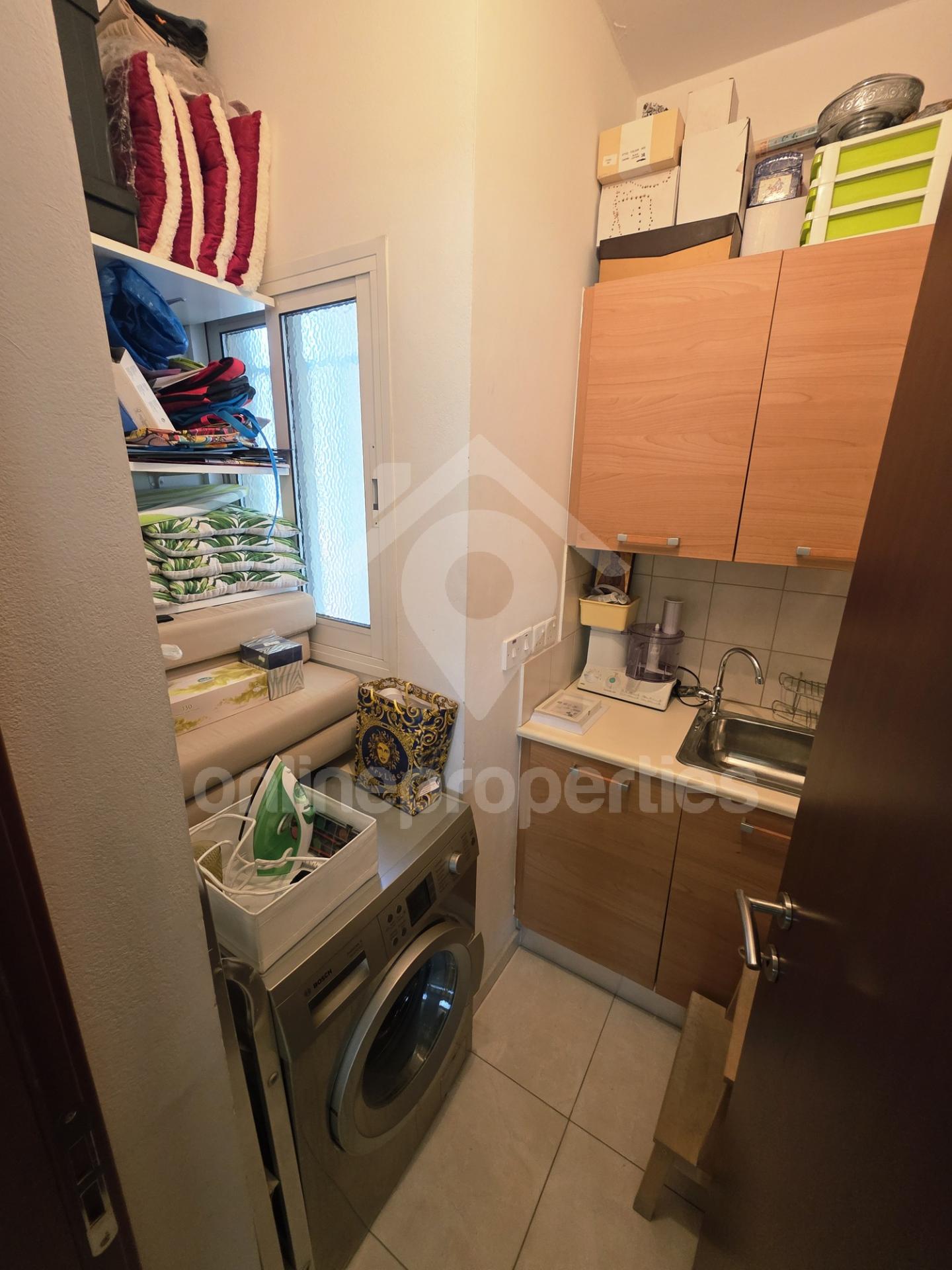 To change image, hover mouse over thumbnails below