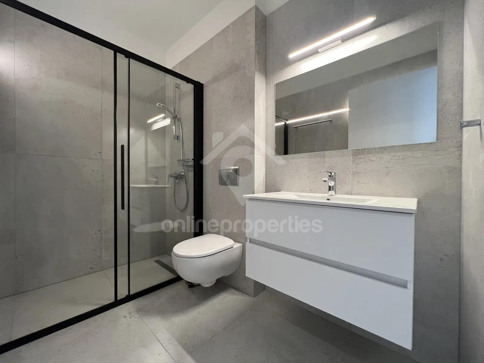 To change image, hover mouse over thumbnails below