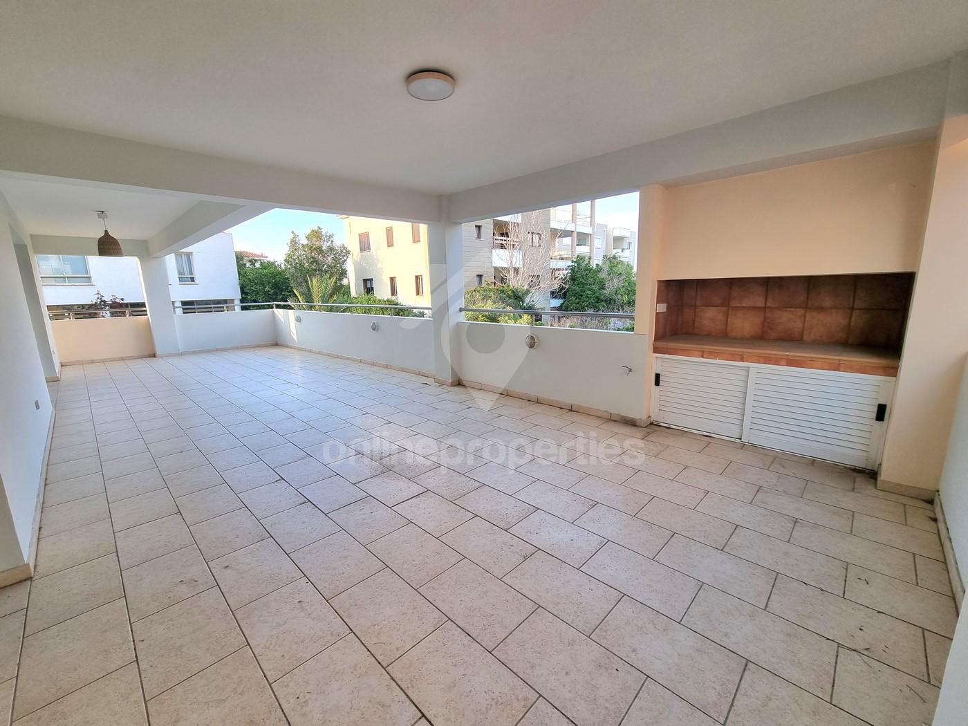 To change image, hover mouse over thumbnails below