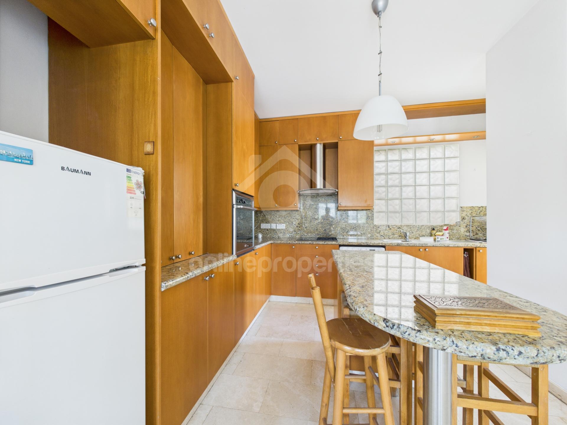 To change image, hover mouse over thumbnails below