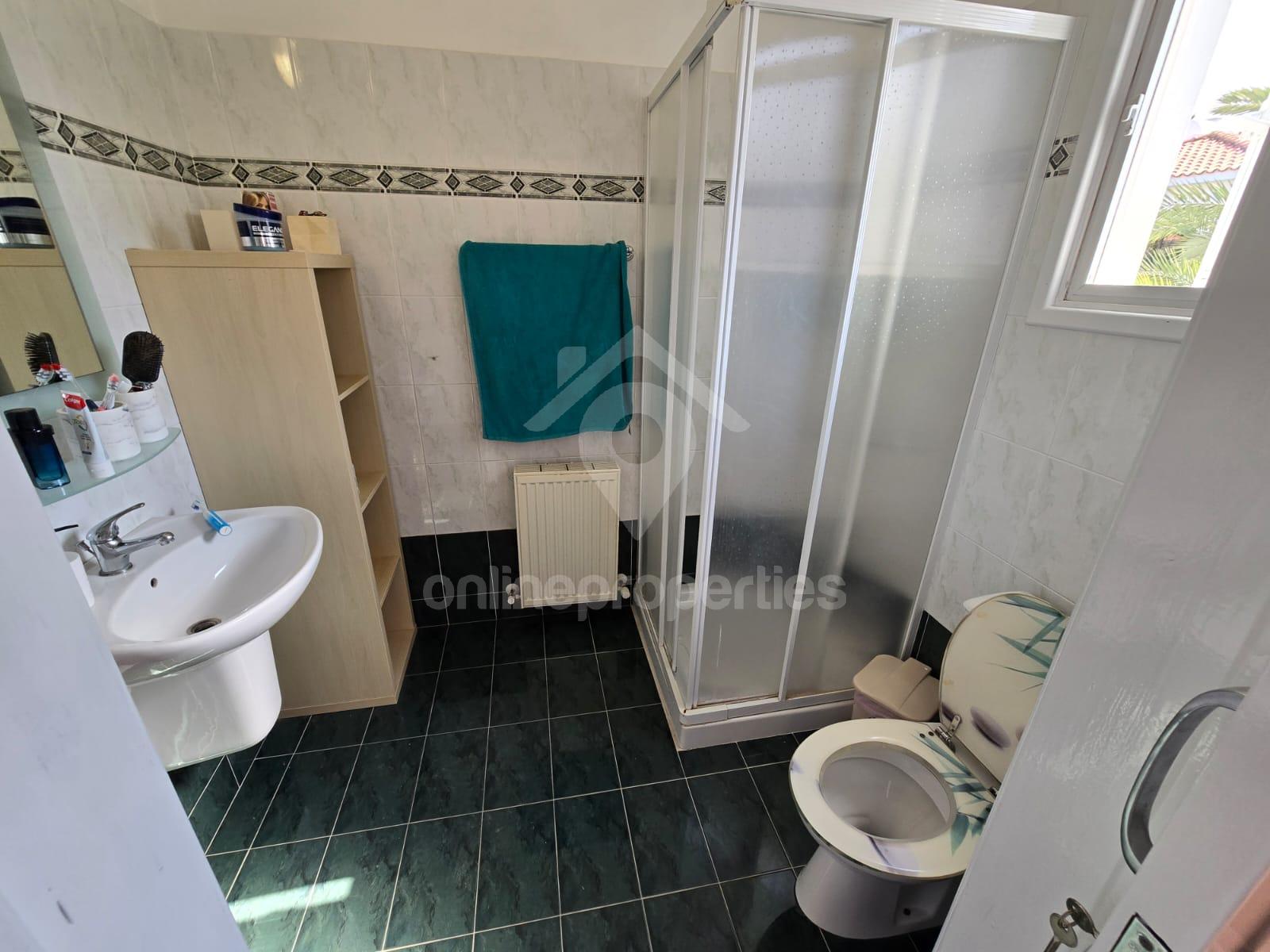 To change image, hover mouse over thumbnails below