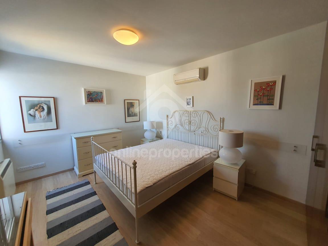 To change image, hover mouse over thumbnails below