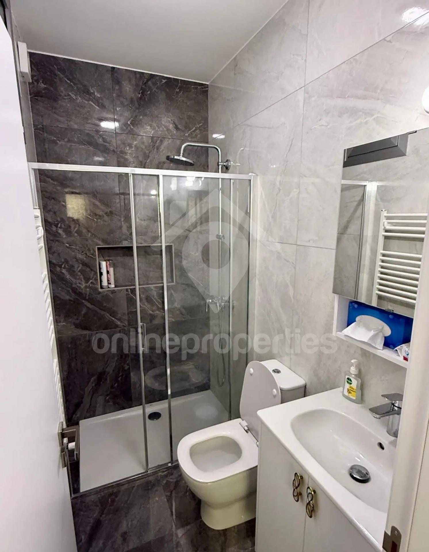 To change image, hover mouse over thumbnails below