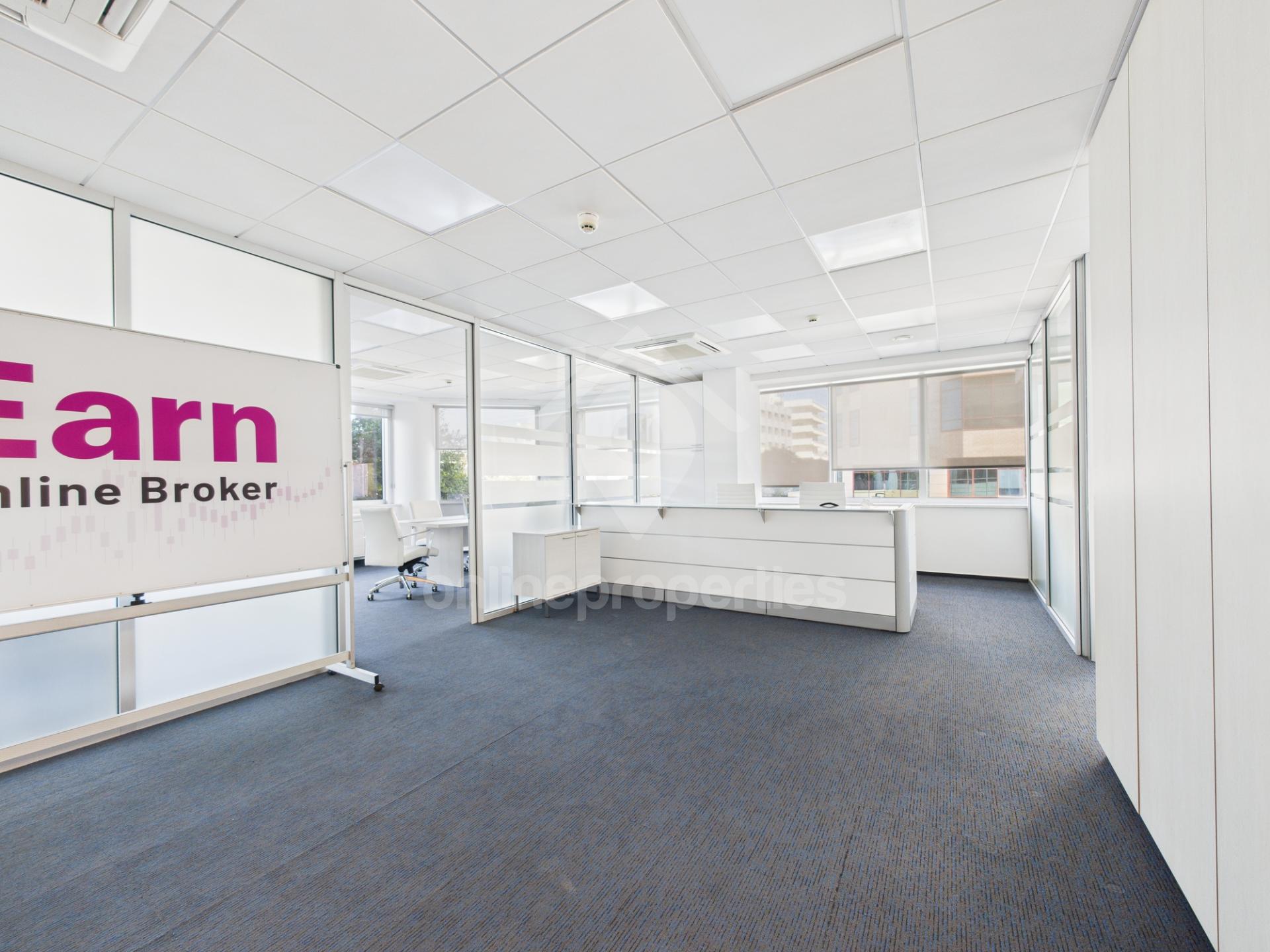 To change image, hover mouse over thumbnails below