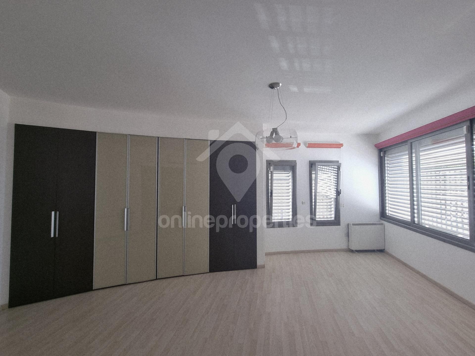 To change image, hover mouse over thumbnails below