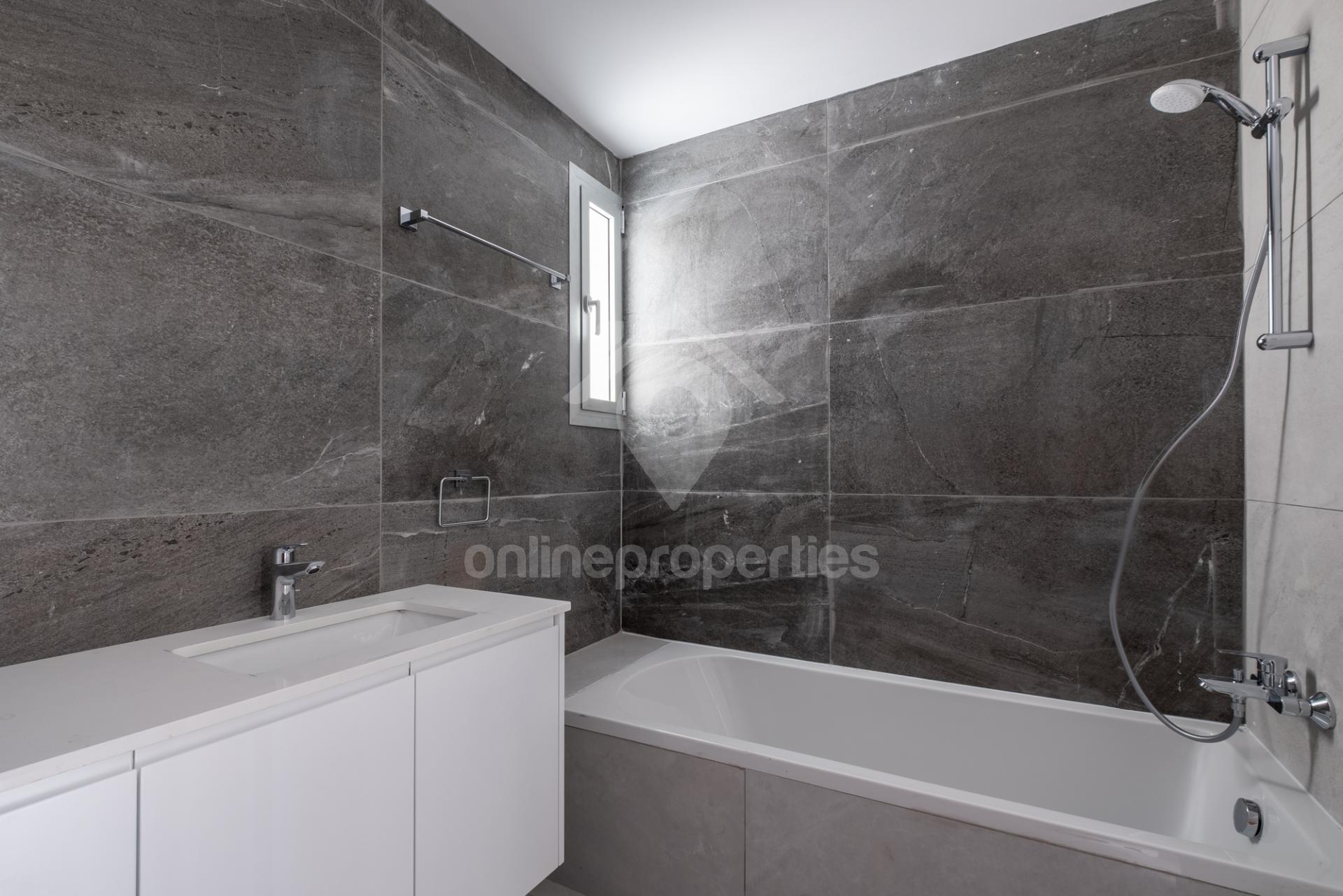 To change image, hover mouse over thumbnails below