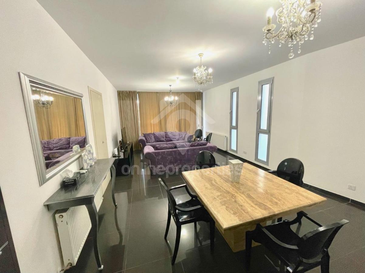 To change image, hover mouse over thumbnails below