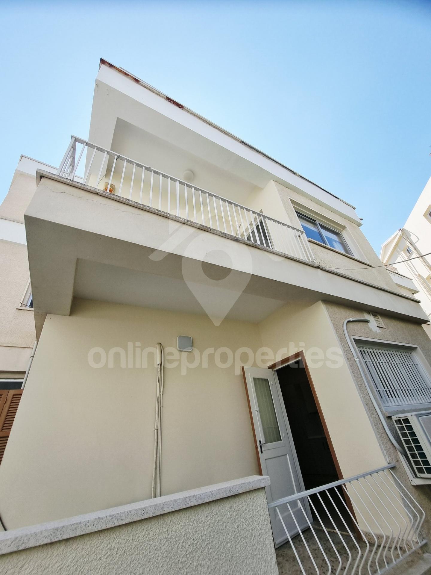 To change image, hover mouse over thumbnails below