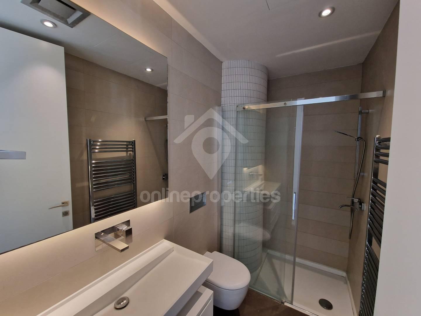 To change image, hover mouse over thumbnails below