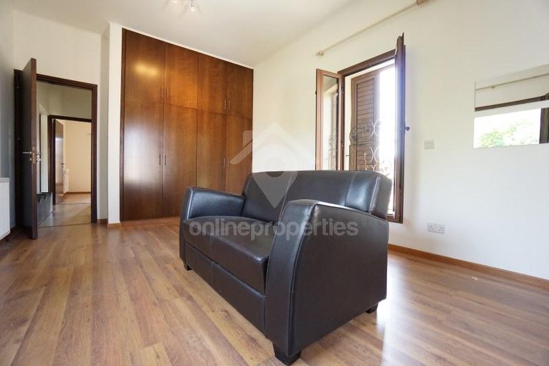 To change image, hover mouse over thumbnails below