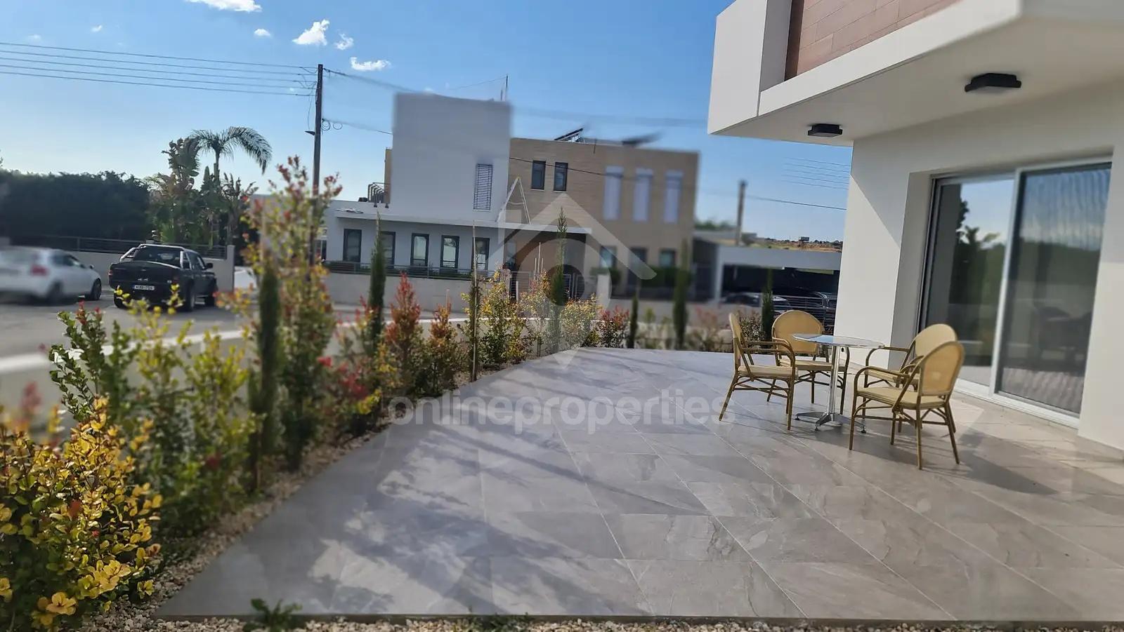 To change image, hover mouse over thumbnails below