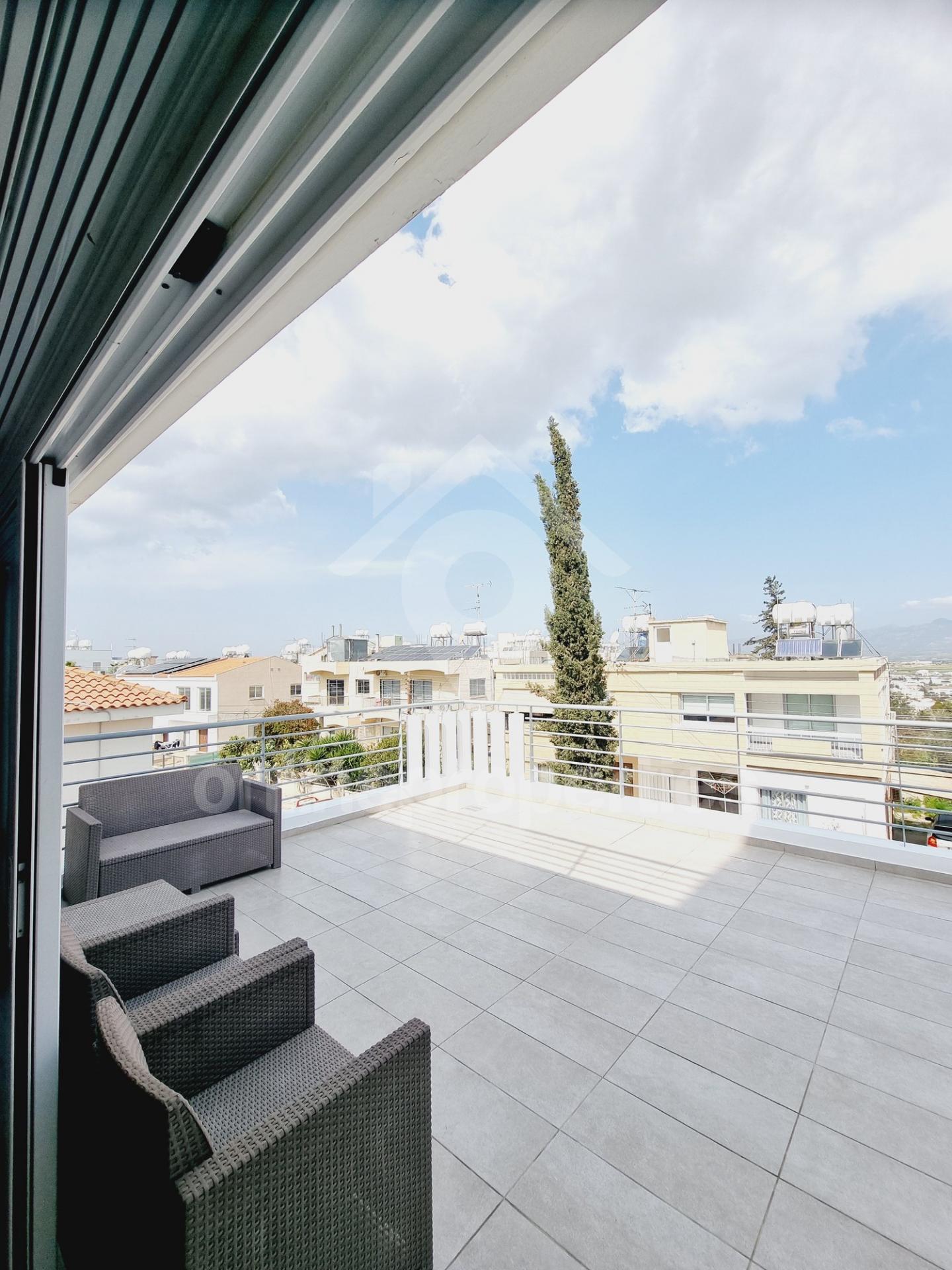 To change image, hover mouse over thumbnails below