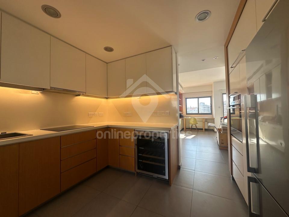 To change image, hover mouse over thumbnails below