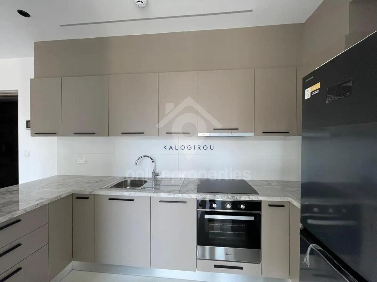 To change image, hover mouse over thumbnails below