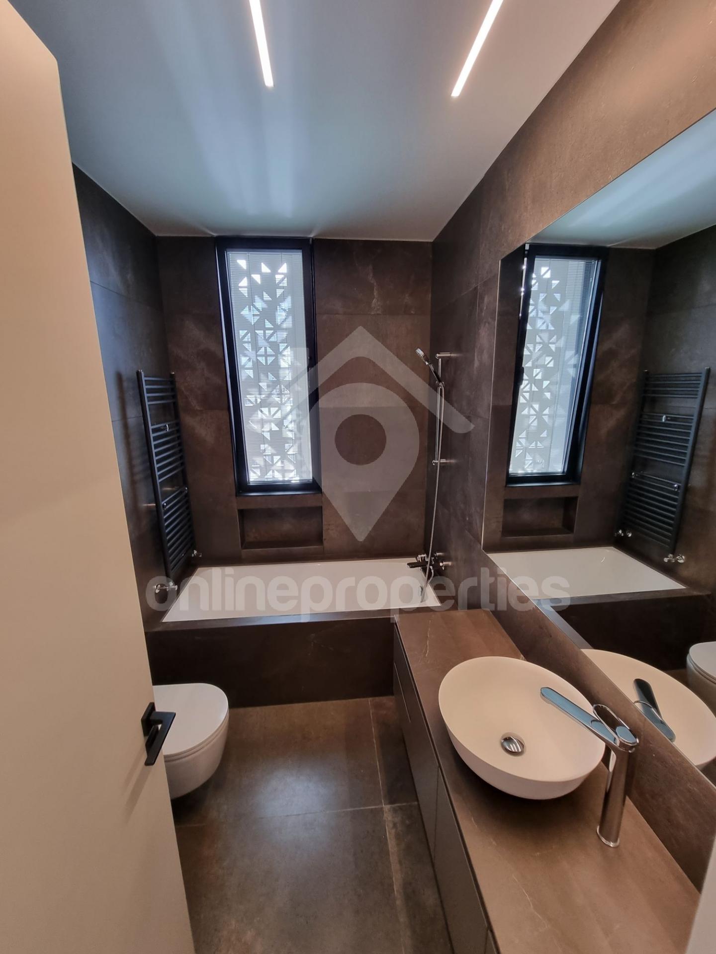 To change image, hover mouse over thumbnails below