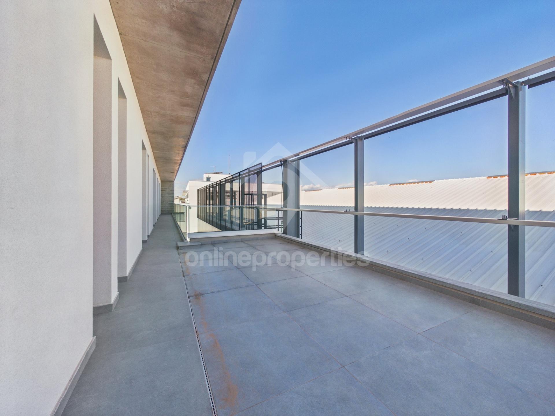 To change image, hover mouse over thumbnails below