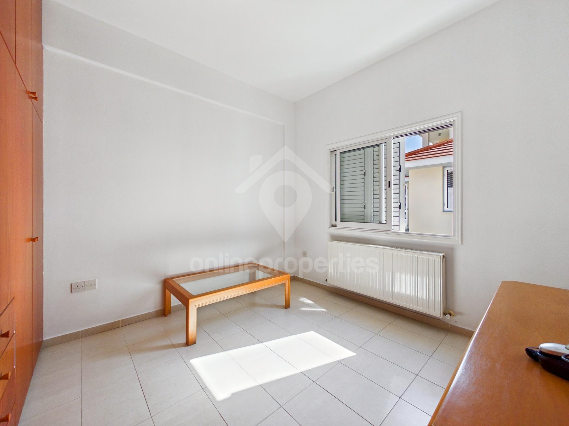 To change image, hover mouse over thumbnails below