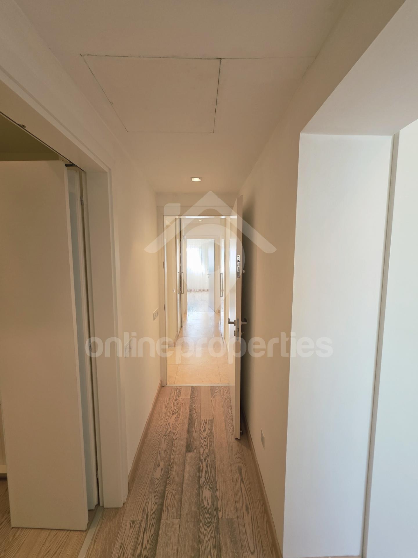 To change image, hover mouse over thumbnails below