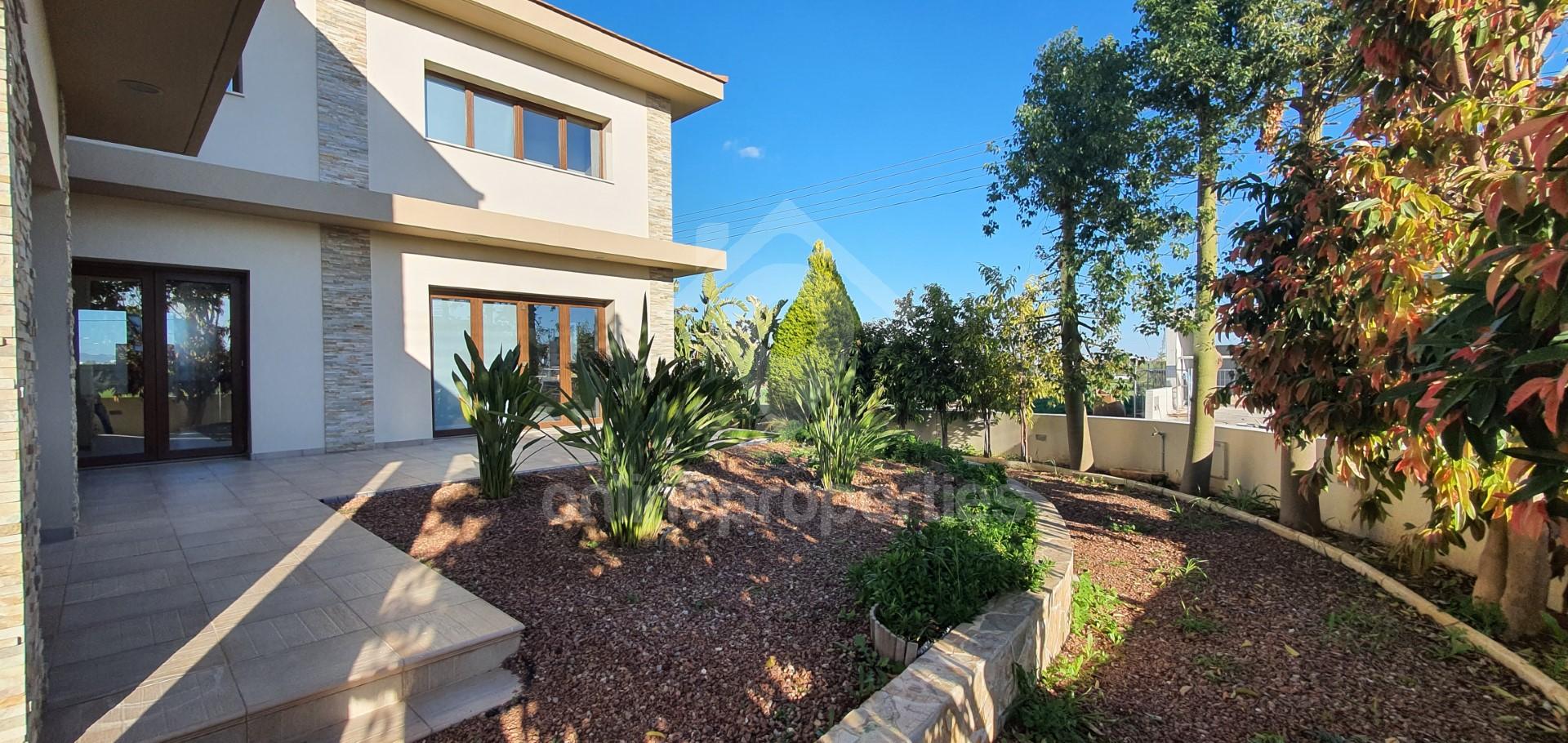 To change image, hover mouse over thumbnails below