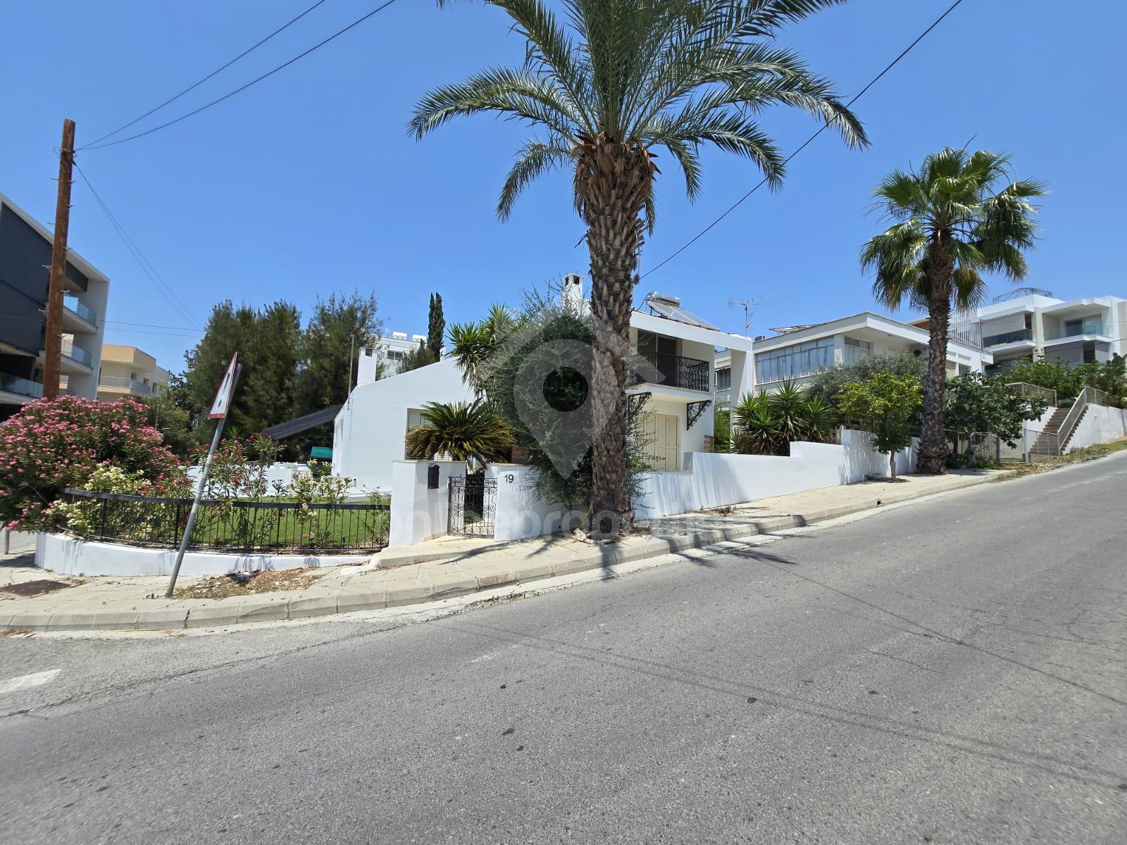 To change image, hover mouse over thumbnails below