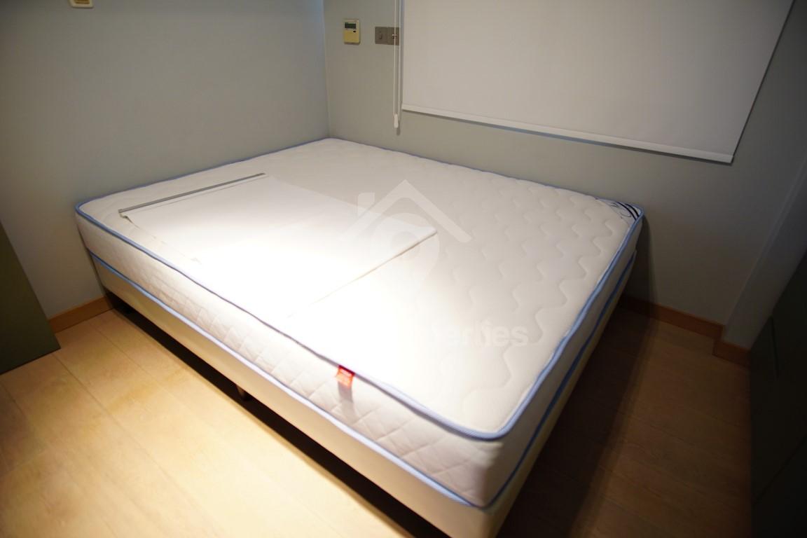 To change image, hover mouse over thumbnails below