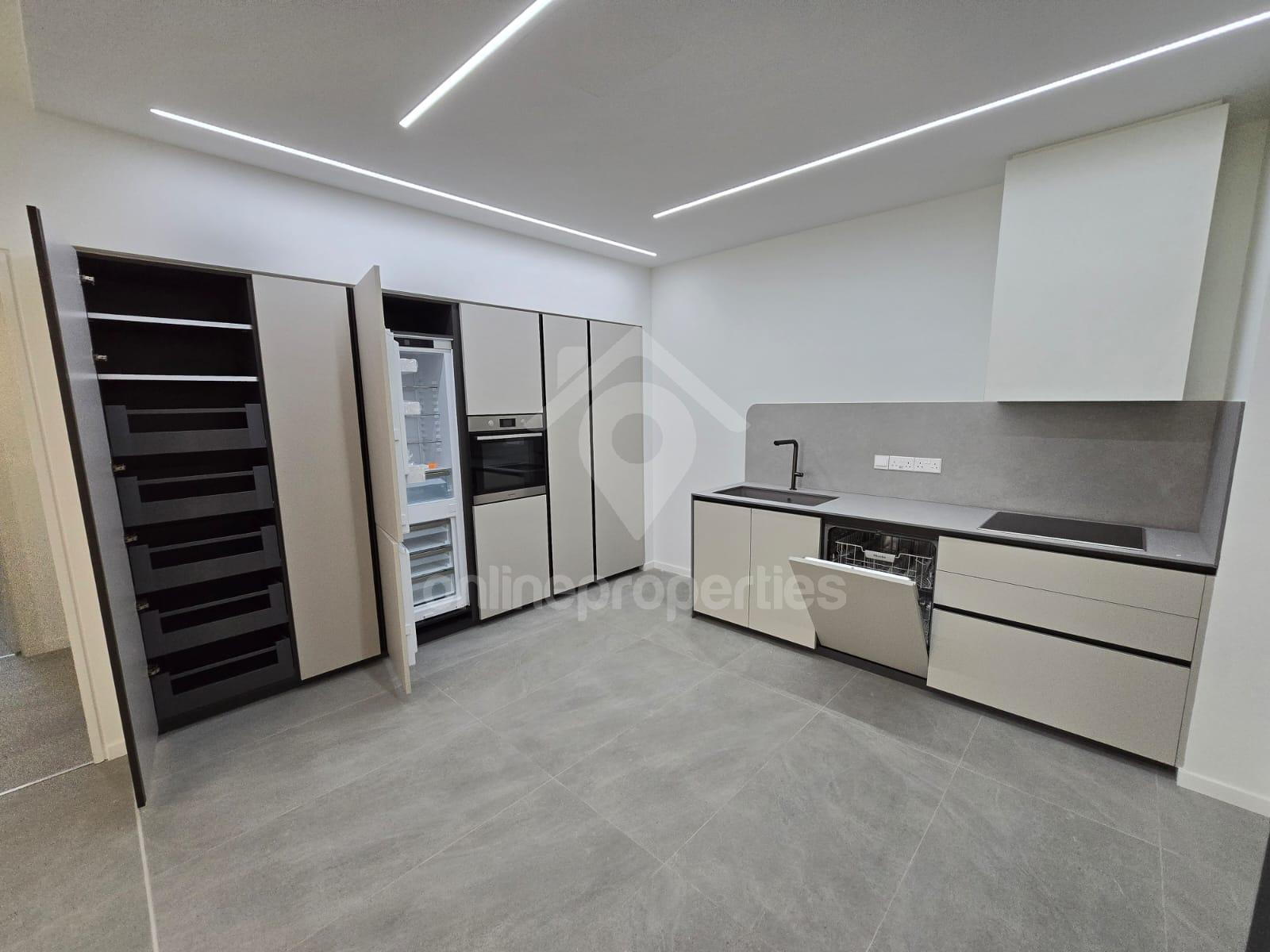 To change image, hover mouse over thumbnails below