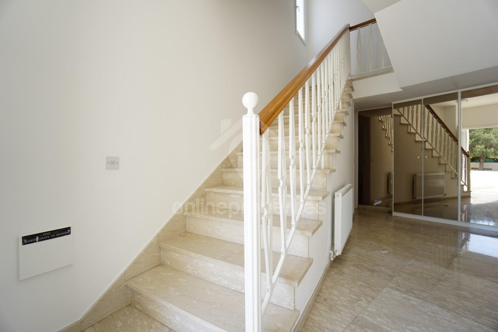 To change image, hover mouse over thumbnails below