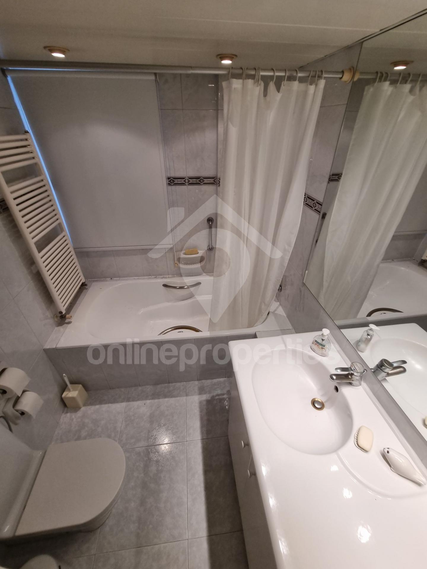 To change image, hover mouse over thumbnails below