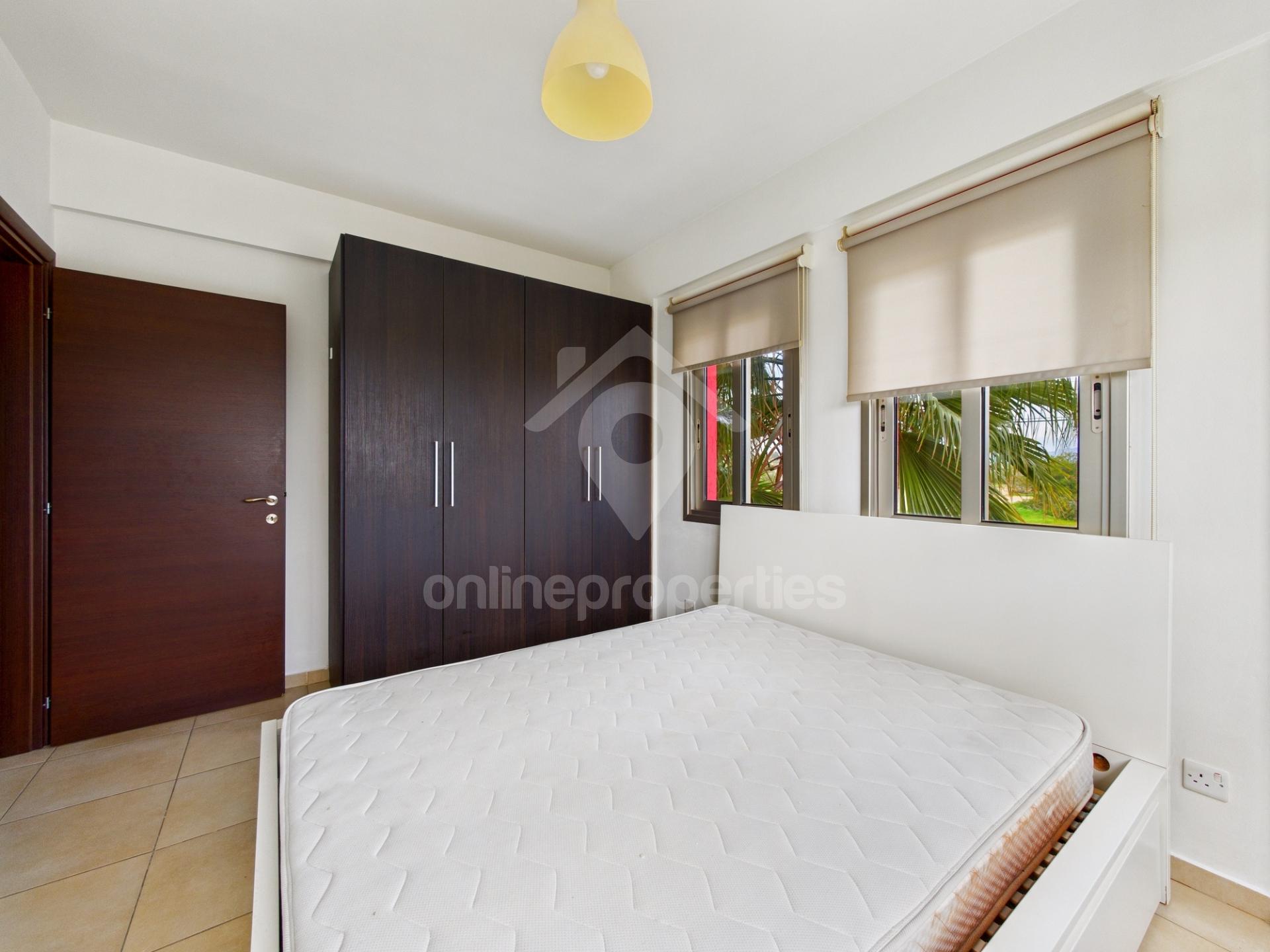 To change image, hover mouse over thumbnails below