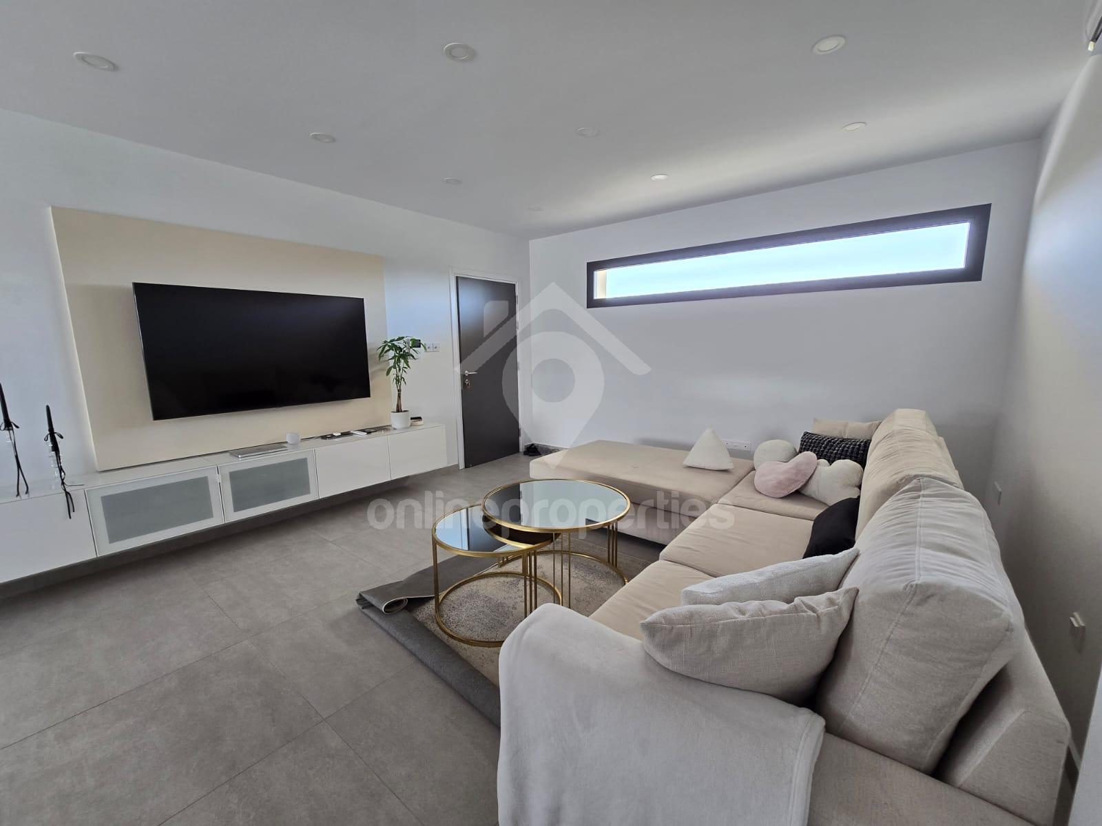 To change image, hover mouse over thumbnails below