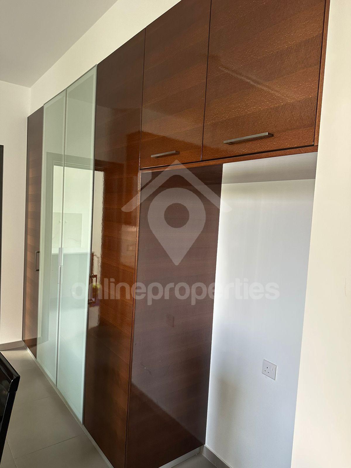 To change image, hover mouse over thumbnails below