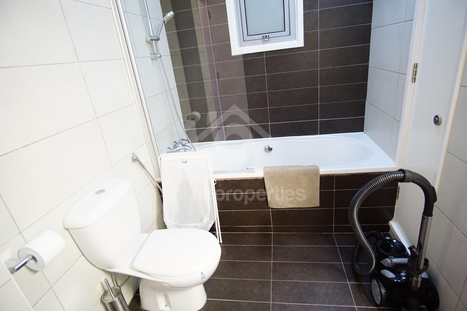 To change image, hover mouse over thumbnails below