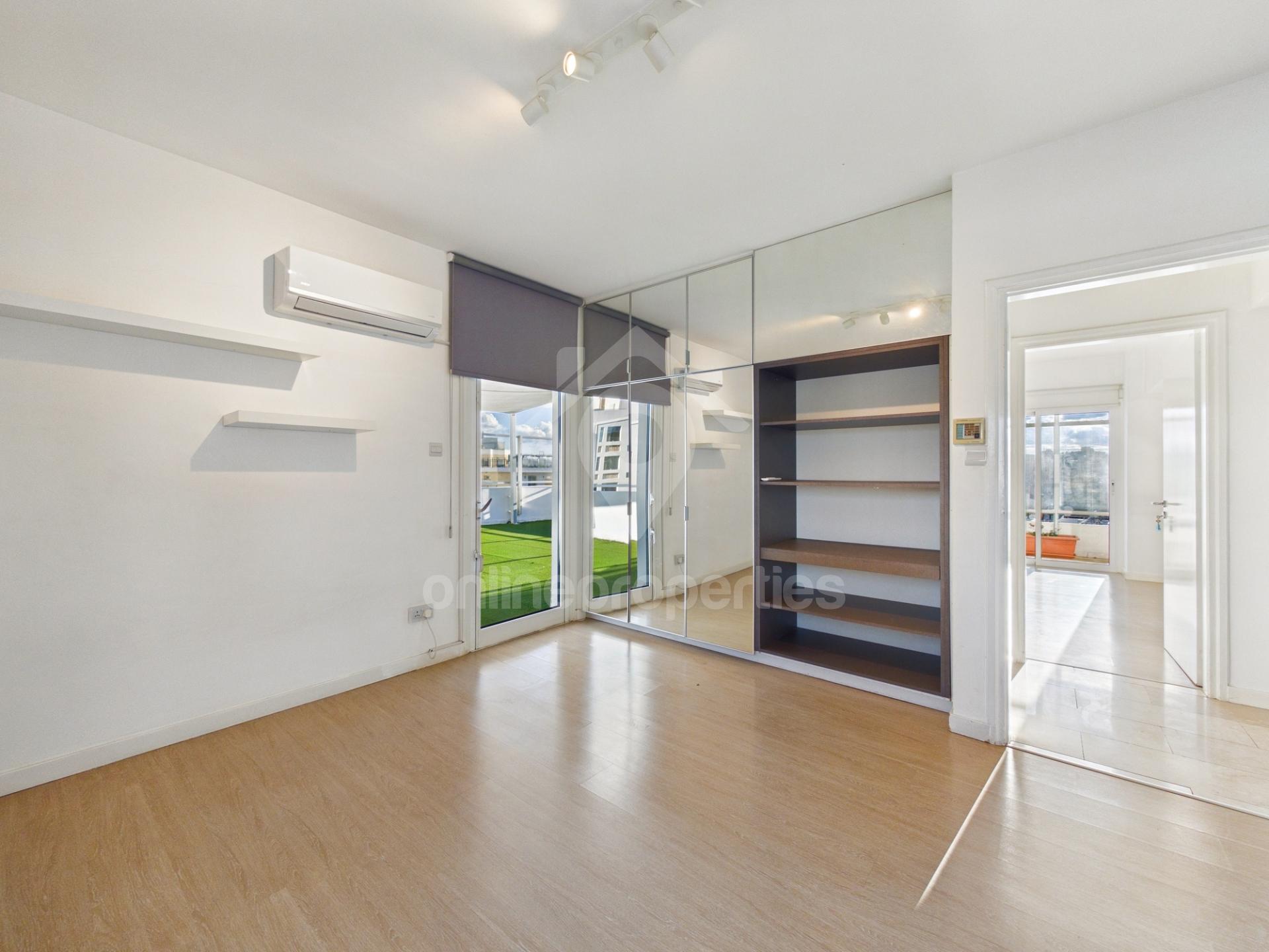 To change image, hover mouse over thumbnails below